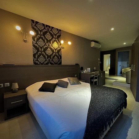 Hotel-Restaurant Des Voyageurs Le Cheylard ภายนอก รูปภาพ