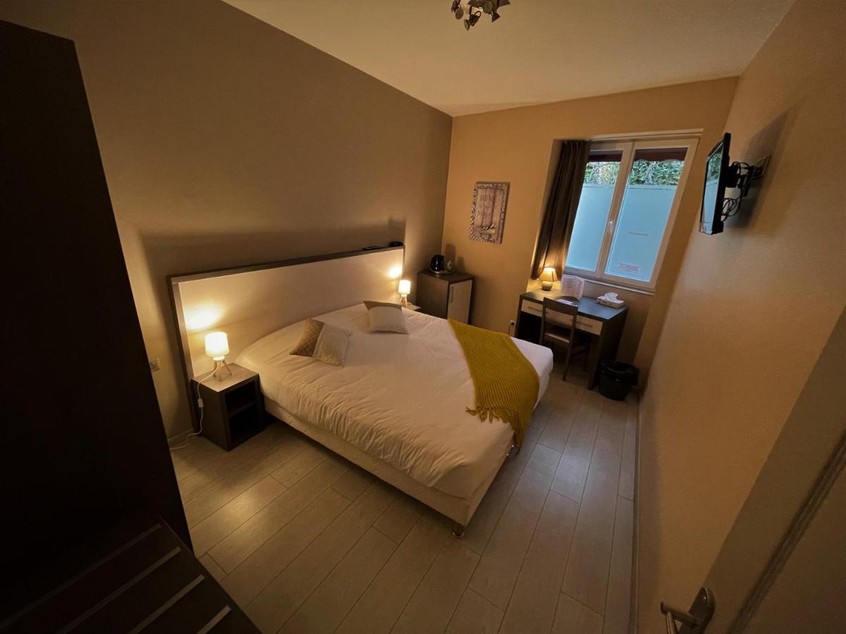 Hotel-Restaurant Des Voyageurs Le Cheylard ภายนอก รูปภาพ
