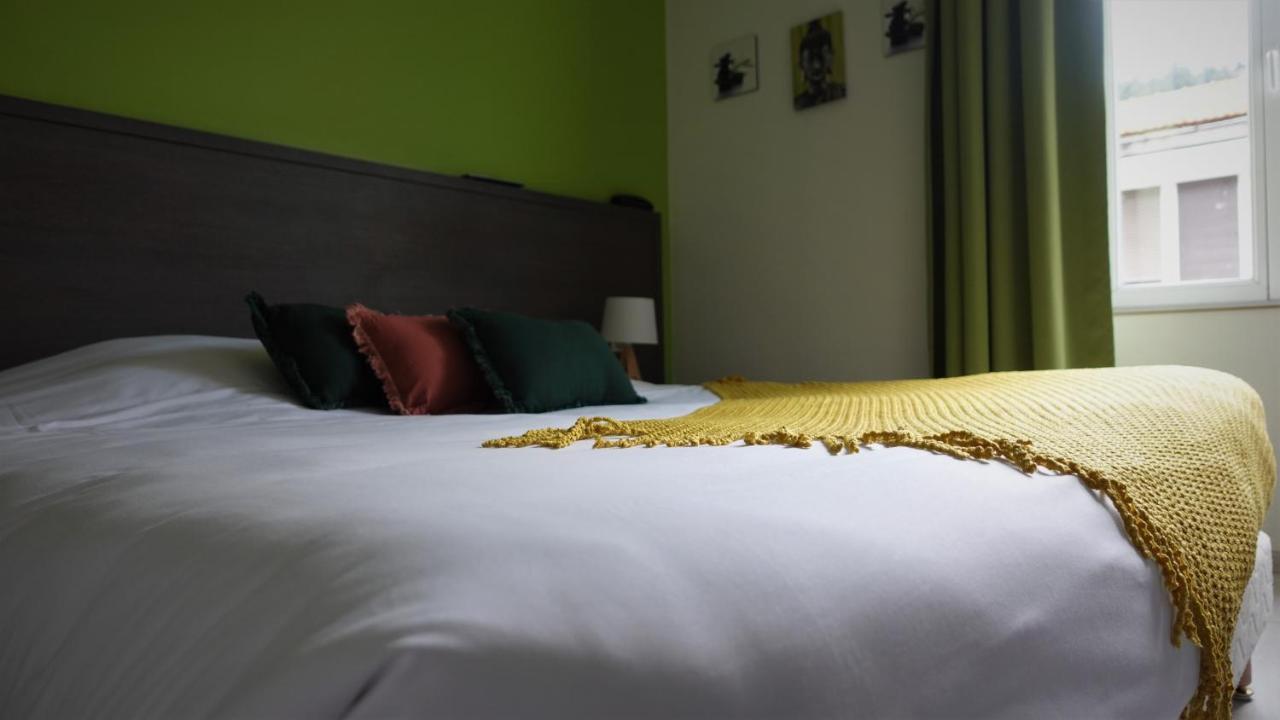 Hotel-Restaurant Des Voyageurs Le Cheylard ภายนอก รูปภาพ