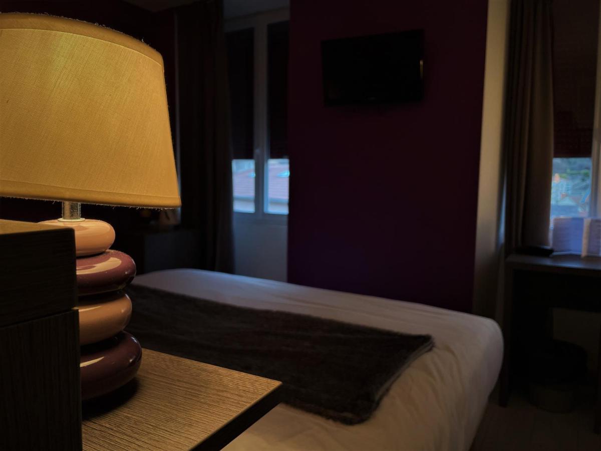 Hotel-Restaurant Des Voyageurs Le Cheylard ภายนอก รูปภาพ