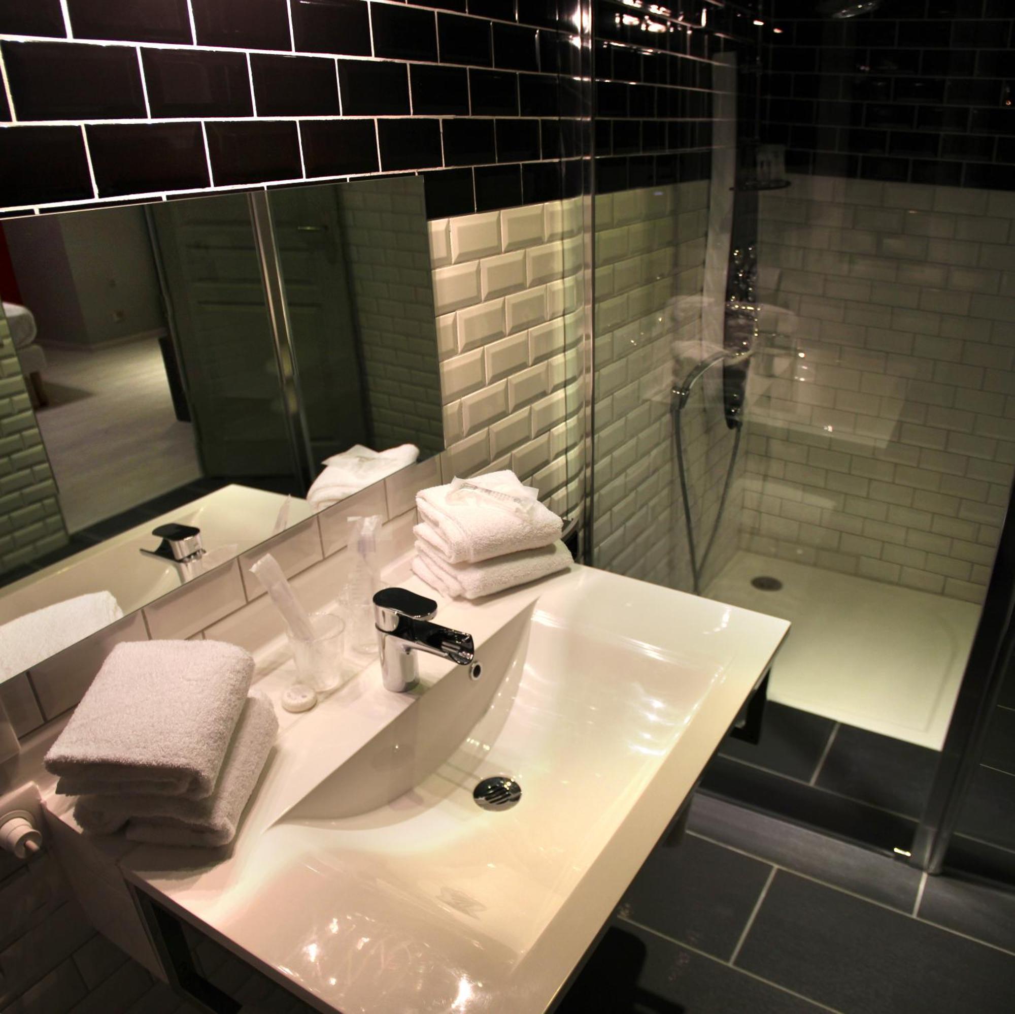 Hotel-Restaurant Des Voyageurs Le Cheylard ภายนอก รูปภาพ